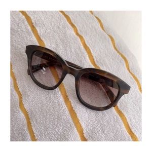 MARC by Marc Jacobs Sunglasses. Brown frame/ brown gradient lenses.